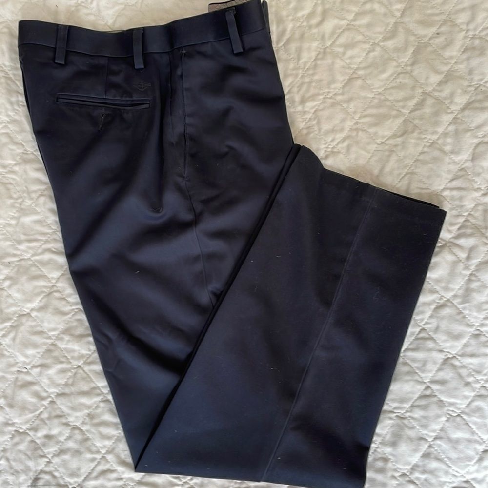 Men’s Dockers D3 classic fit dark blue 31 “ waist 32 “ inseam